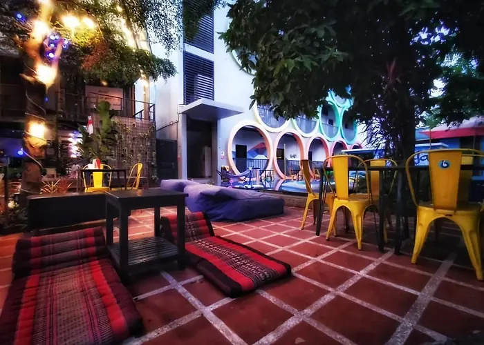 Revolution Hostel *
