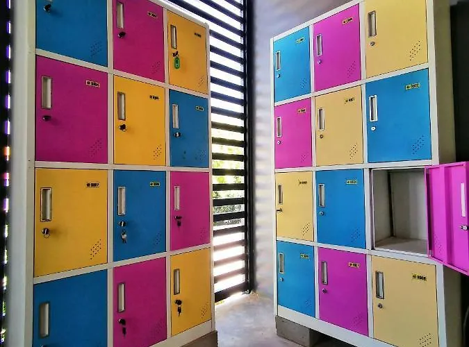 Revolution Hostel *