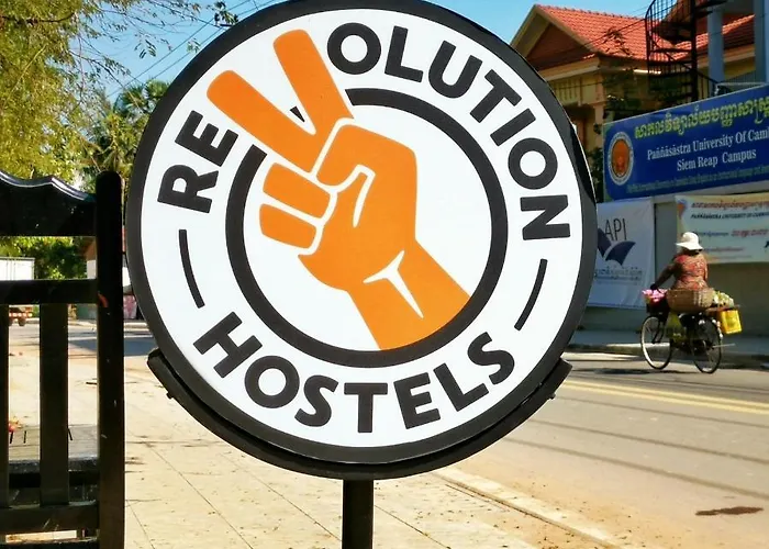 Revolution Hostel *